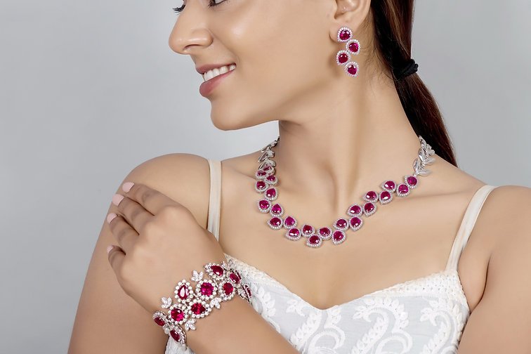 54572b_c9af222ab6e64407b808b0be64a65368~mv2 925 Silver Ruby Necklace - Image 1