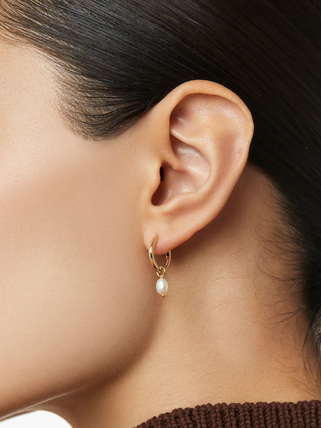 400548_30683a71be1148acbf8fc14ce6694a51mv2.webp 925 Silver Simple Pearl Drop Hoops - Image 1