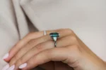 925 Silver 4.7 Carat Emerald Stone Engagement Ring - Image 3