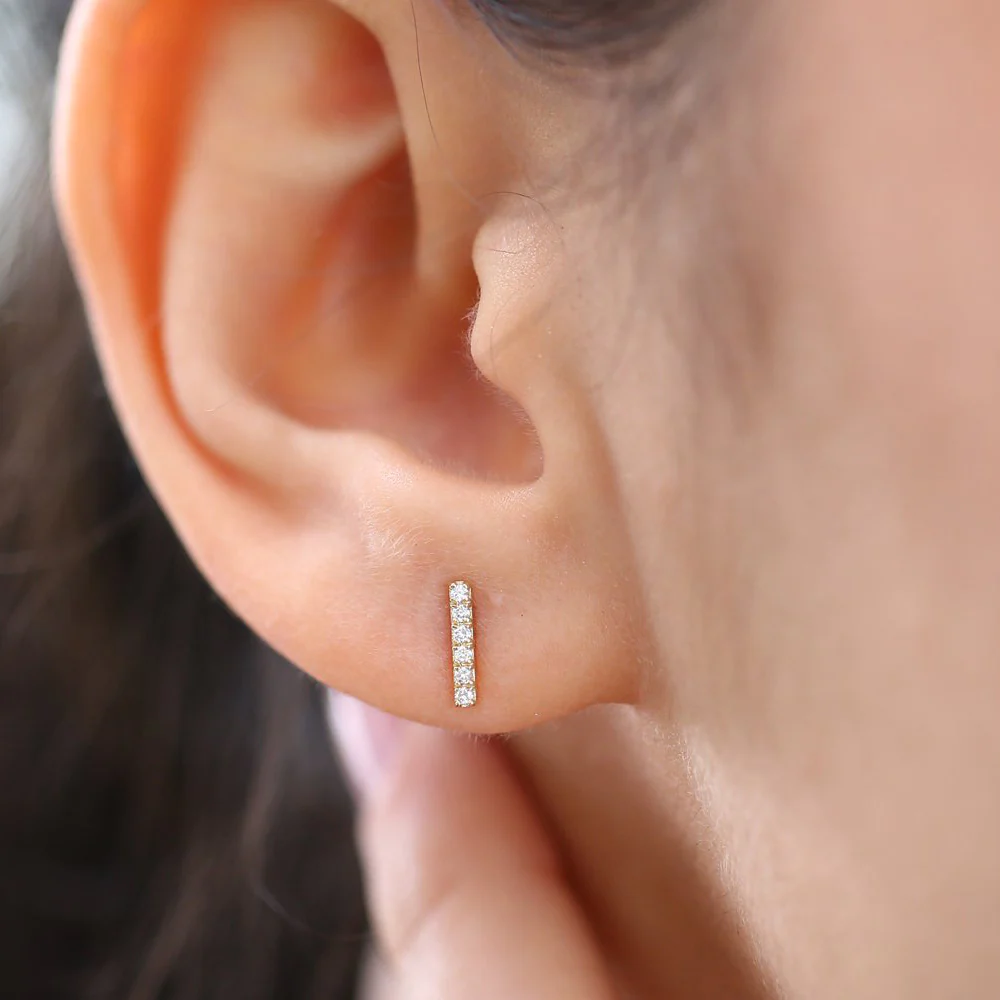 400548_7ae96aba92f249dbb6c0787e683ab566mv2.webp 925 Silver Diamond Bar Stud Earrings - Image 1