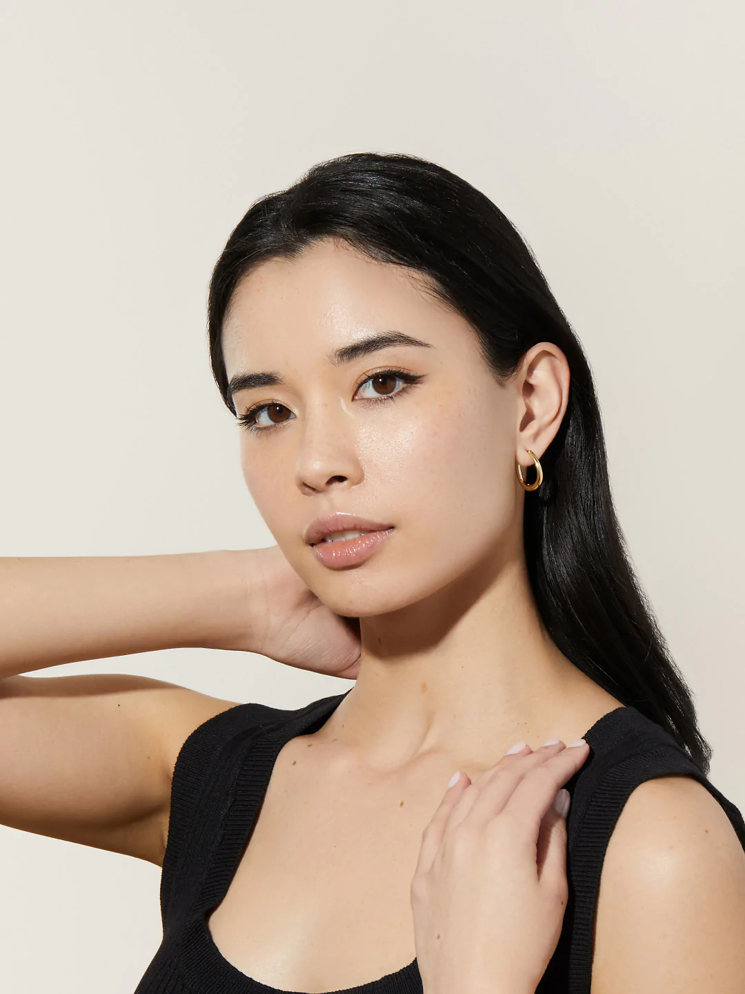 400548_835a36f25e6a44f7b84e85d485cf6841mv2.webp 925 Silver Delaney Hoop Earrings - Image 1