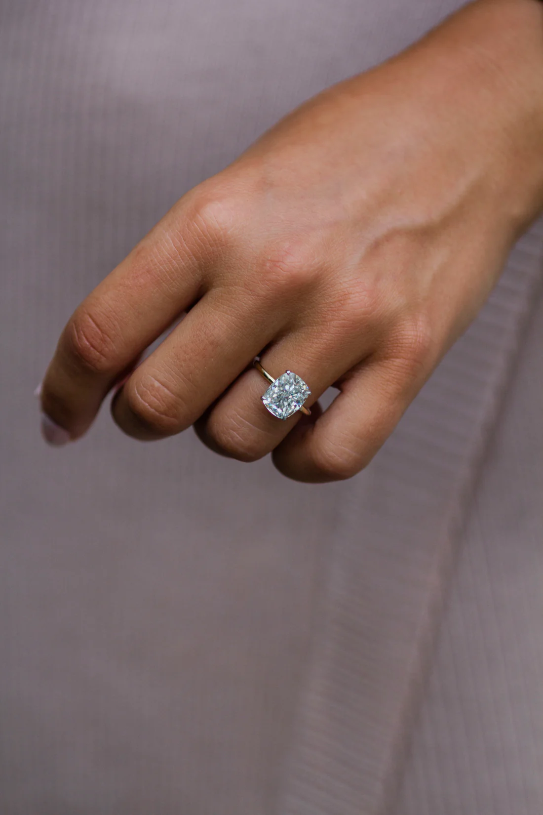 400548_8bc9825a62e243159bda2e714a0e67bbmv2.webp 925 Silver 4.55Ct Cushion Cut Diamond Engagement Ring - Image 1