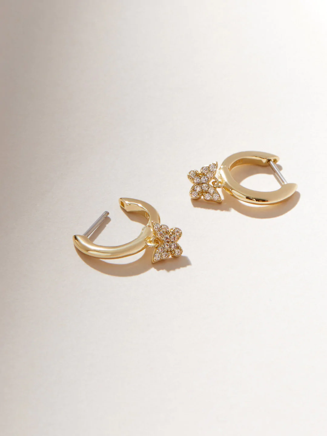 400548_d6d175f6e3ee4f7ca5284c780534deb6mv2.webp 925 Silver Papillon Hoops - Image 1