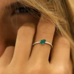 925 Silver 1Ct Emerald Stone Engagement Ring - Image 3